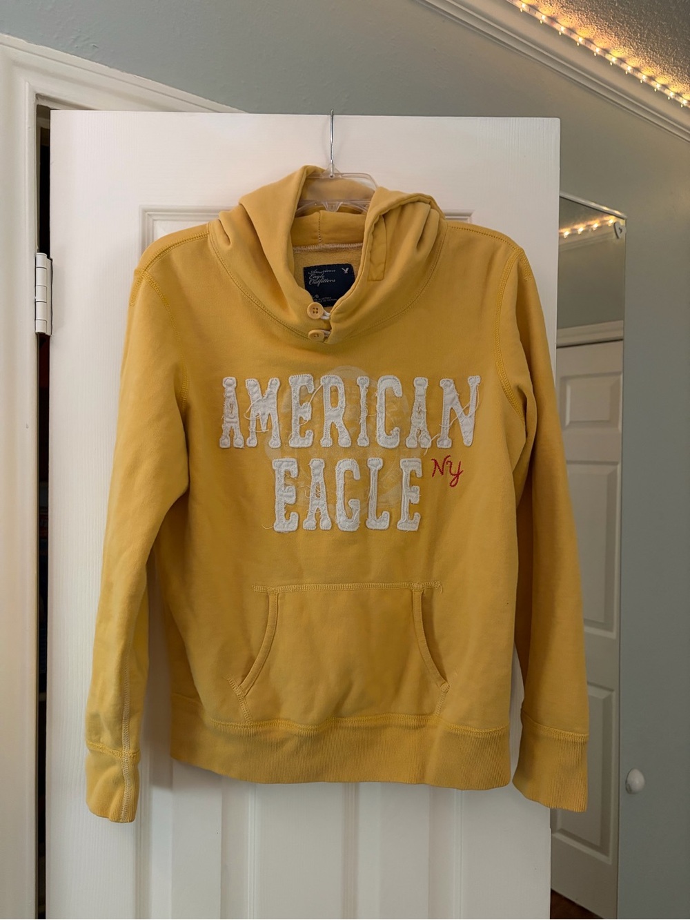 VINTAGE Y2K American Eagle Yellow Distressed Spellout Hoodie L ✨💛